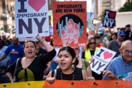 Protestan en NY contra represión migratoria de Trump; exigen alto el fuego en Gaza