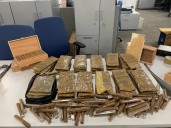 Hispano de Brooklyn arrestado con $300,000 en cocaína en cajas de puros con doble fondo