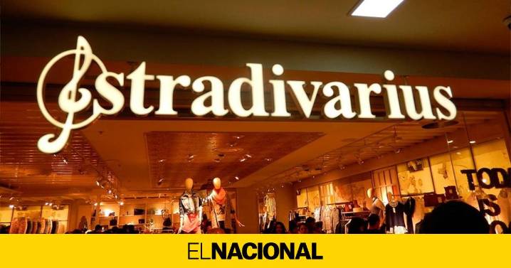 La apuesta de Stradivarius por los vaqueros rectos anchos define la moda urbana actual