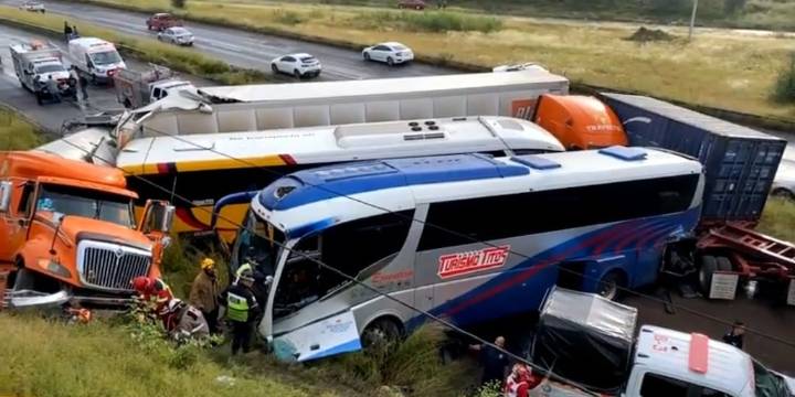 Más de 15 heridos en choque en Aguascalientes: los más graves fueron trasladados a un hospital en helicóptero l Video