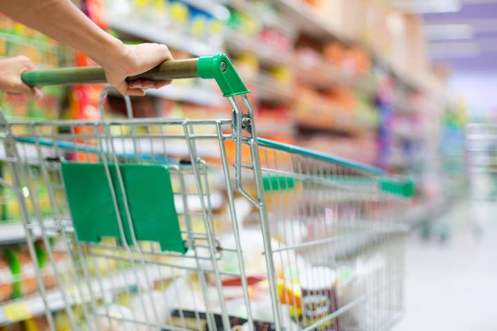 Fiestas patrias 2025: conoce los horarios y cierres de todos los supermercados en Chile