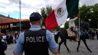 Chicago cambia rutinas ante redadas migratorias: algunos llevan pasaportes y evitan tiendas