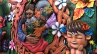 Víctimas, firmantes de paz y fuerza pública se unen en un símbolo de reconciliación en el Museo del Carnaval