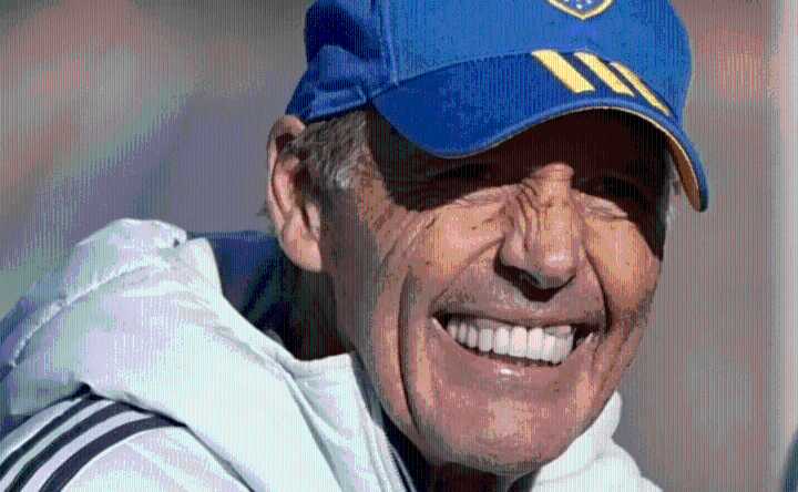 Ni la lesión de Cavani hace que Russo abandone el doble nueve en Boca