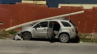 Ebrio dormita al volante y se estrella contra poste en la Morelos; se dirigía a su casa tras fiesta