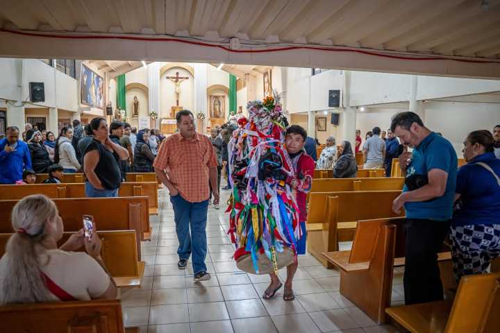 Santiago cumple su promesa a la Virgen de Guadalupe y recorre México en bicicleta