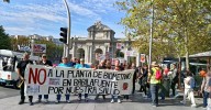 Vecinos de Machacón, Tornadizos y Babilafuente se concentran en Madrid para exigir la paralización de los proyectos de macro