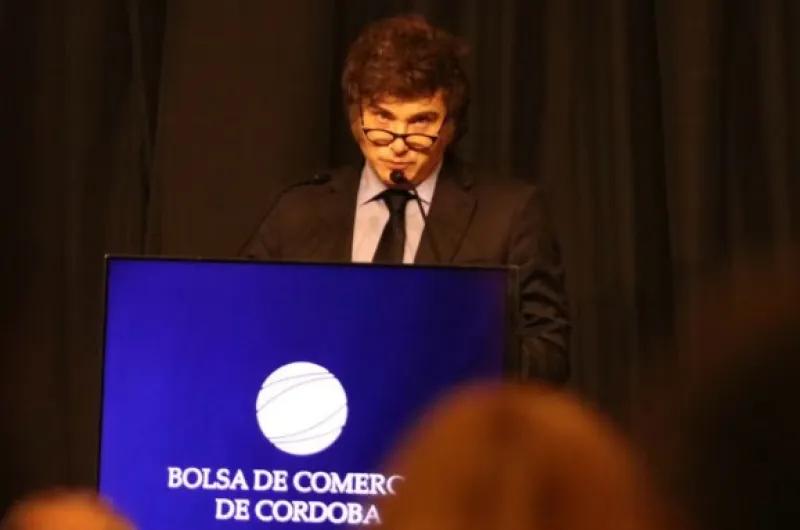 Tras la suba del riesgo país, Milei afirma: "El pánico político se espiraliza"