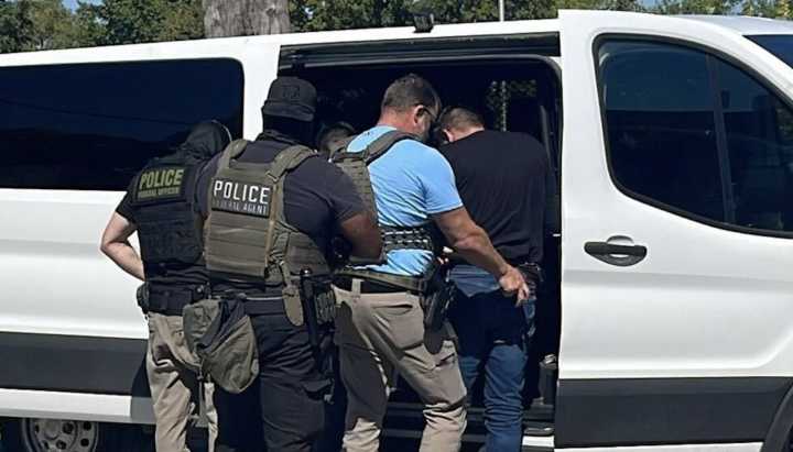 Federal agents make immigration arrests in West Chicago and at West Side courthouse
