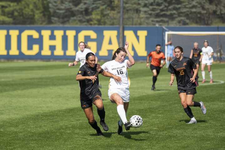 Michigan rallies past Nebraska, 2-1, to stay unbeaten in Lincoln