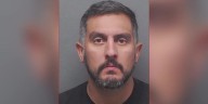 Expolicía hispano tras las rejas acusado de abusar sexualmente de dos menores por varios años