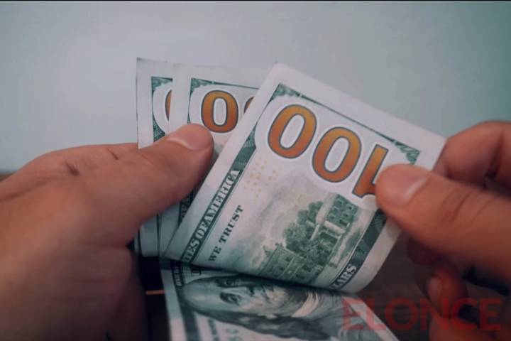Dólares cierran el mes al alza y financieros acumulan subas: el oficial se vende a $1.400