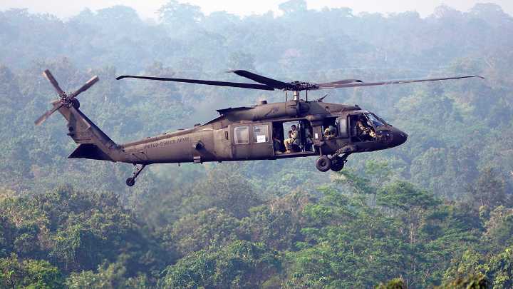 Dan por muertos a 4 soldados tras desplome de un helicóptero militar en zona boscosa de Washington