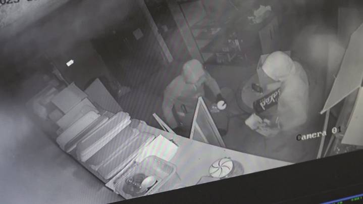 Texas thieves caught on camera stealing over $20,000 from San Antonio vape shop