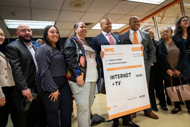 Internet y cable gratis para 330 mil residentes de NYCHA