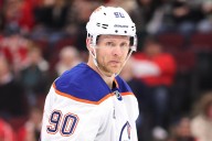 Kings forward Corey Perry undergoes knee surgery, out 6