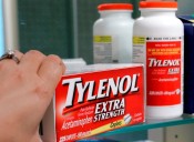 Trump culpa al Tylenol de contribuir con la creciente tasa de autismo, y promueve otro medicamento como reemplazo