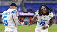 Jahmyr Gibbs, David Montgomery sign Sonic & Knuckles poster for fan after Lions’ MNF win