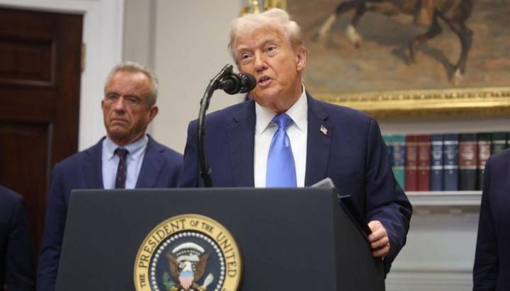 Trump pide limitar uso de paracetamol en embarazo por posible riesgo de autismo