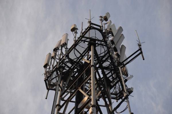 Empresas de telecomunicaciones prometen inversiones para acelerar conectividad