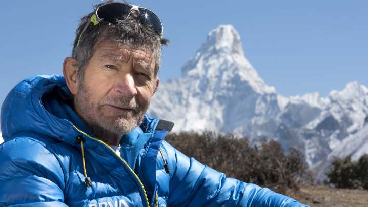 El madrileño Carlos Soria bate el récord mundial al coronar con 86 años la cima del Manaslu