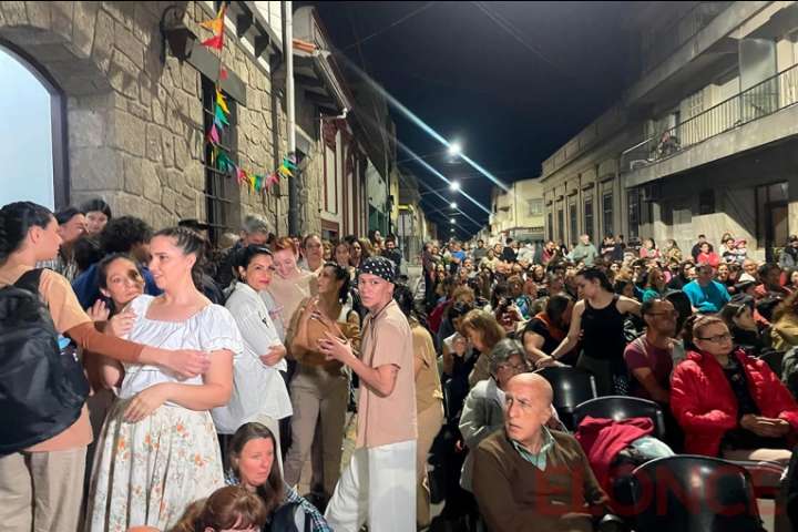 Se celebró la segunda edición de "Primavera en la Carminio" con peña en la calle