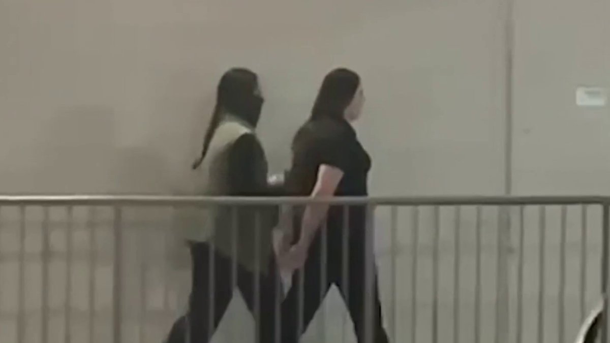 Nuevas imágenes de detenciones en restaurante de DC – Telemundo Washington DC (44)