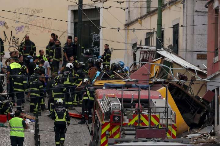 Lisbon railway crash kills at least 15