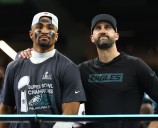 Jalen Hurts & Nick Sirianni Shame 22 NFL Teams As Controversial Tush Push Gets $300M Sponsor Jalen Hurts leads the Eagles into 2025 with Philly’s unstoppable tush push sparking fresh league controvers