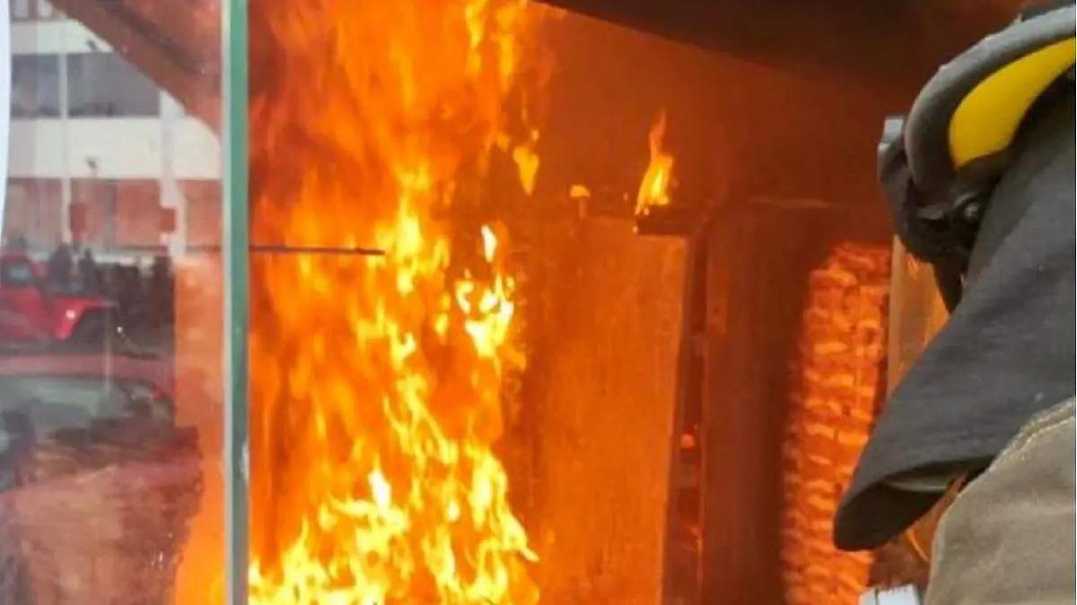 Incendio en taquería de Lomas de Angelópolis moviliza a bomberos y clientes