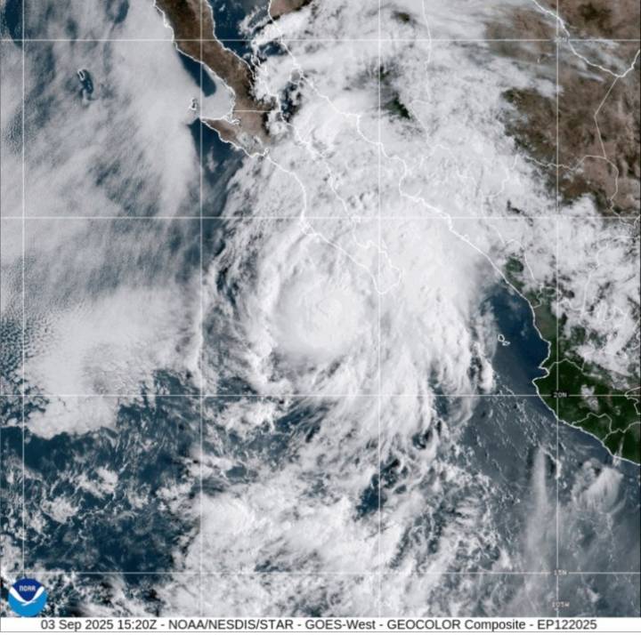 Hurricane Kiko intensifies to a Category 4 in the Pacific Ocean, forecasters say
