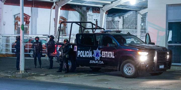 Jornada violenta en Sinaloa: desde balaceras y el incendio de un hotel hasta el ataque al edificio de la sindicatura de Altata