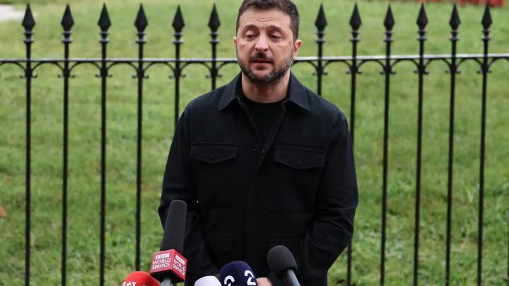 Zelenski descarta viajar a Moscú y dice que Putin "puede ir a Kiev"