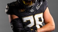See photos of Oregon football's uniforms against…