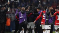 Atlético Goianiense expulsó a seis jugadores por una foto junto a actriz de cine para adultos