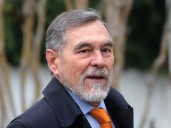 Integrante del equipo económico de Jara asegura que el plan de reducción fiscal de Kast empujaría a Chile a "una recesión"