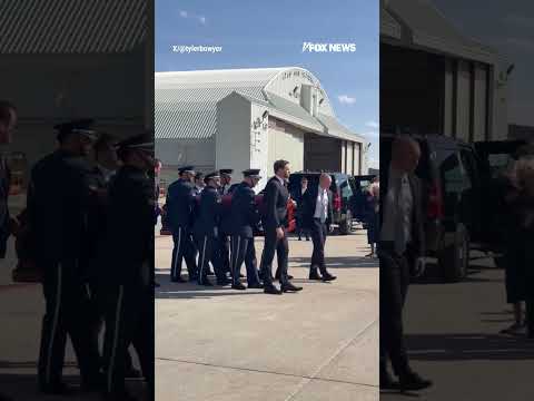 WATCH: JD Vance escorted Charlie Kirk’s casket aboard Air Force Two on Thursday #shorts #usa #news