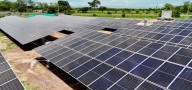 Lupa sobre pantallas solares para viviendas y proyectos de todo el país