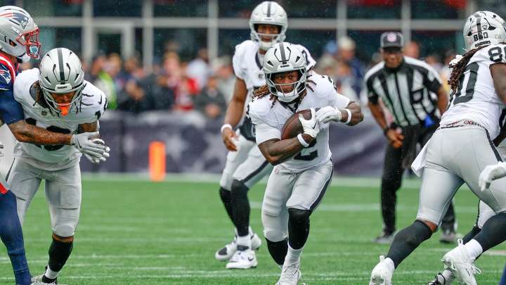 Jaguars trade RB Tank Bigsby to the Eagles