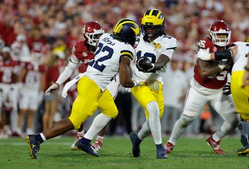John Mateer has 2 TDs rushing, 1 passing as No. 18 Oklahoma beats No. 15 Michigan 24