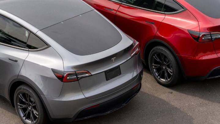 Los reguladores de Estados Unidos investigan fallas en las puertas de los Tesla