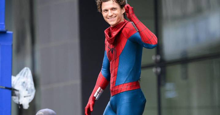 Tom Holland's Injury From the Set of 'Spider-Man: Brand New Day' Concerns Marvel Fans