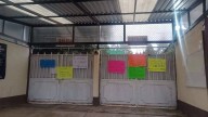 Padres impiden regreso a clases ante petición de cambio de maestra en Amealco