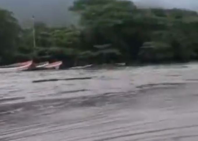 Fuertes lluvias provocaron desbordamiento del río Cuyagua en Aragua (Videos)