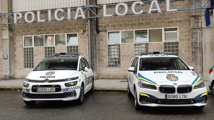 Un hombre sin carnet es detenido tras robar un coche, huir de la Policía, estrellarlo contra una farola y dar positivo en drogas