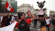 Jóvenes marcharon contra el Gobierno y el Congreso en el centro de Lima