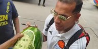 Dayro Moreno firmó una fruta con su rostro ilustrado: admiración absoluta de la afición por el jugador de Once Caldas