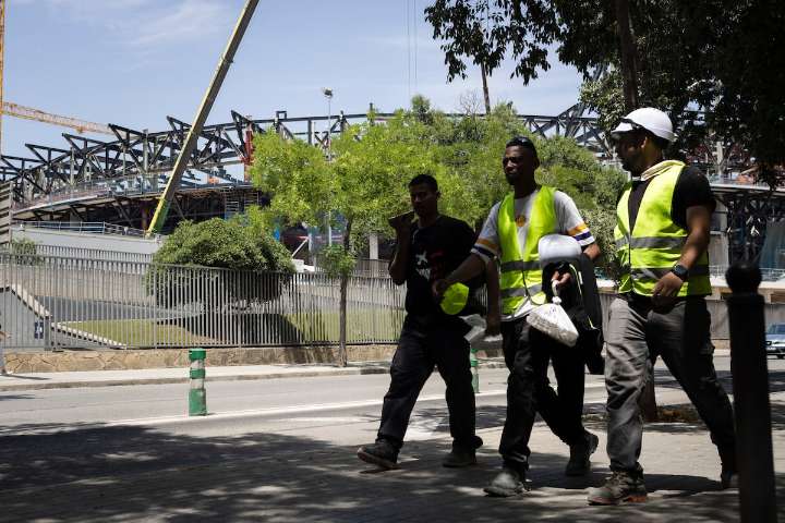 La Guardia Urbana denuncia a Limak por trabajar fuera de horario en el Camp Nou