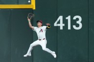 Deadspin | Blowout win sends D-backs over Giants in NL wild-card race