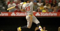 Royce Lewis hits 2 homers as Twins pound error